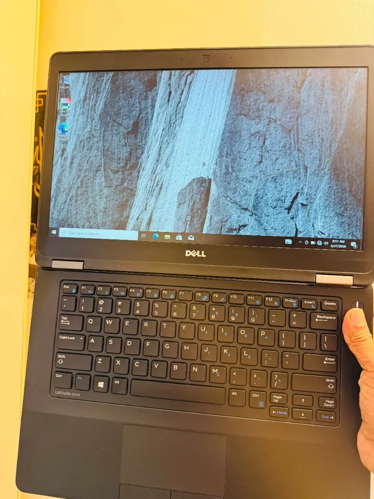 Dell Latitude E5470 i56th Gen 8 gb ram,256 gb M.2 SSD (✔️ Laptop Pouch)