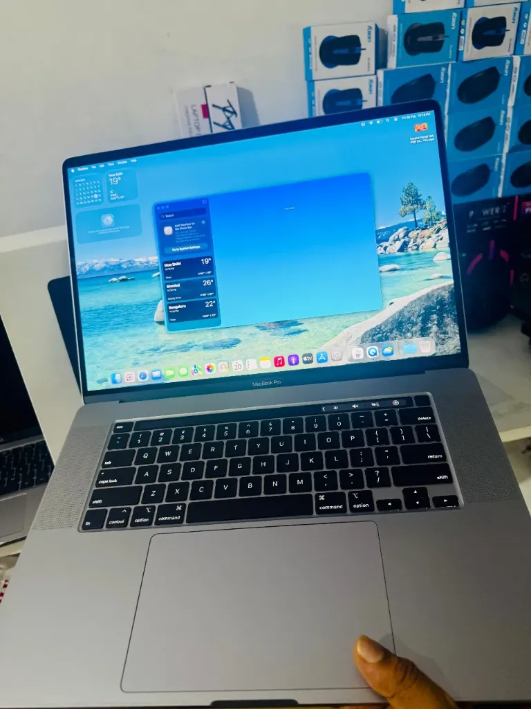 MacBook Pro 16” (A2141) – i7 32gb,512 ssd 4 gb dedicated graphics.